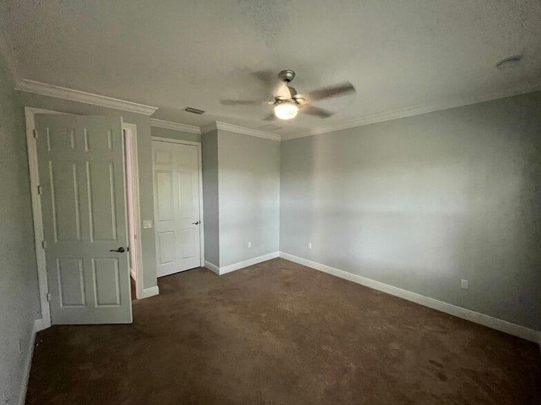 Building Photo - 2900 65th Dr