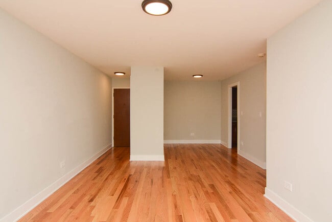 Building Photo - 696 Elm Pl