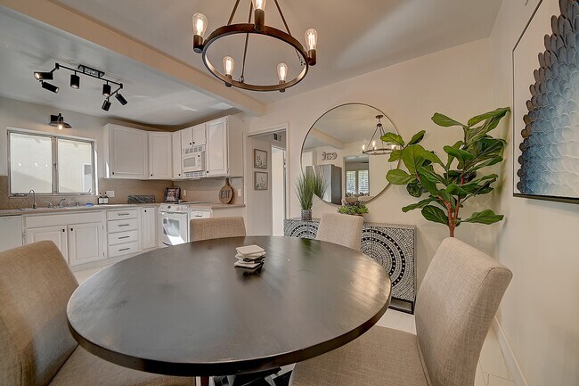 Building Photo - 444 N Shattuck Pl