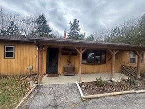 Building Photo - 2 bed 1 bath house