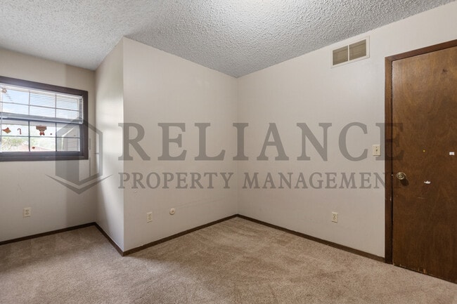 Building Photo - 2241 S White Oak Dr