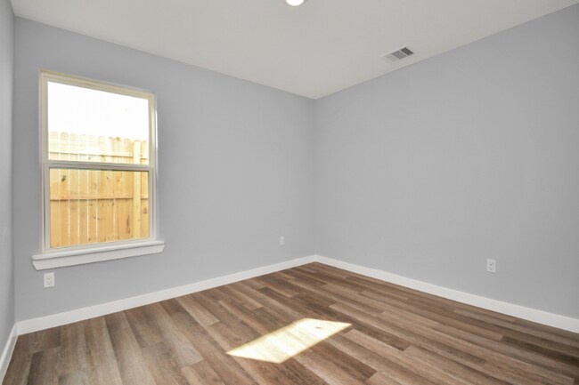 Building Photo - 5711 Breland St