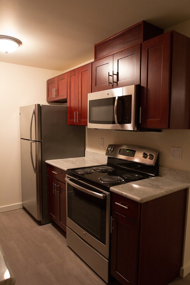 Interior Photo - 2501 Thorndyke Ave W