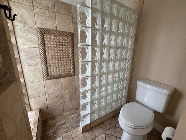 Building Photo - Modern Living Meets Outdoor Luxury in North Phoenix