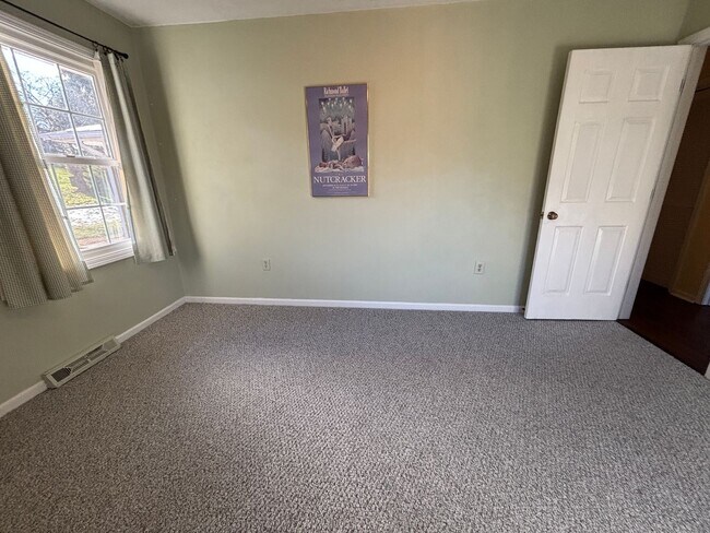 Building Photo - 136 Grimes St