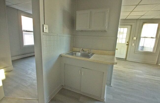 Building Photo - 61-63 Circular