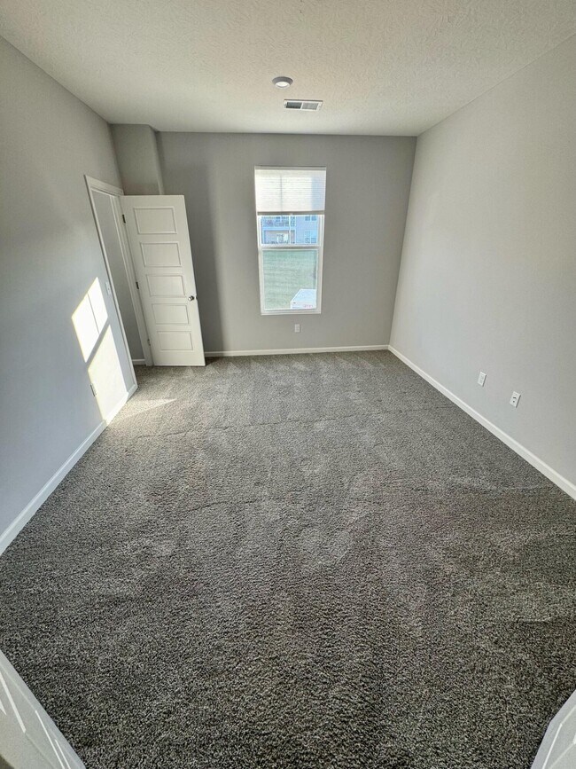 Building Photo - 636 Morven Park Dr