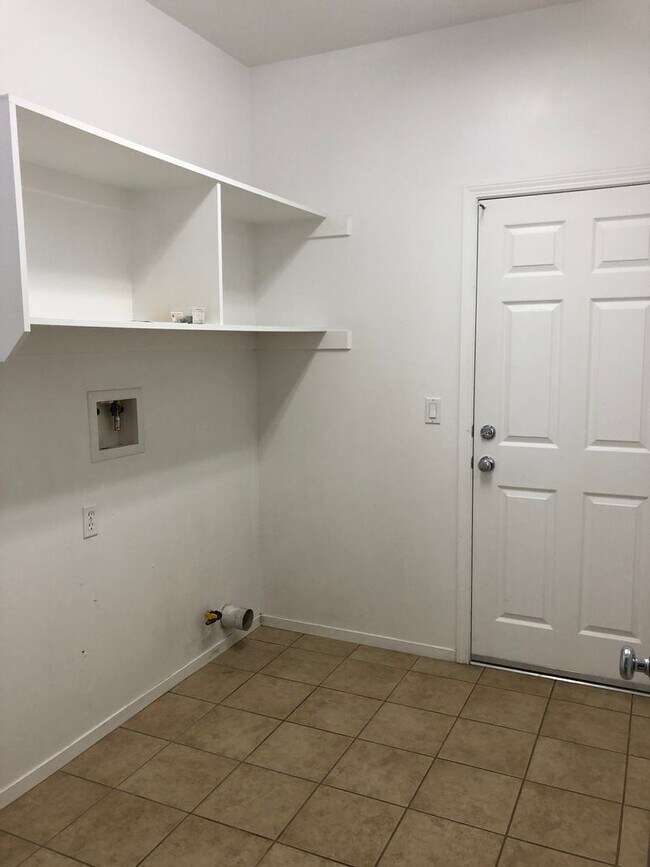 Building Photo - Available Now - Well-Maintained Home for Rent