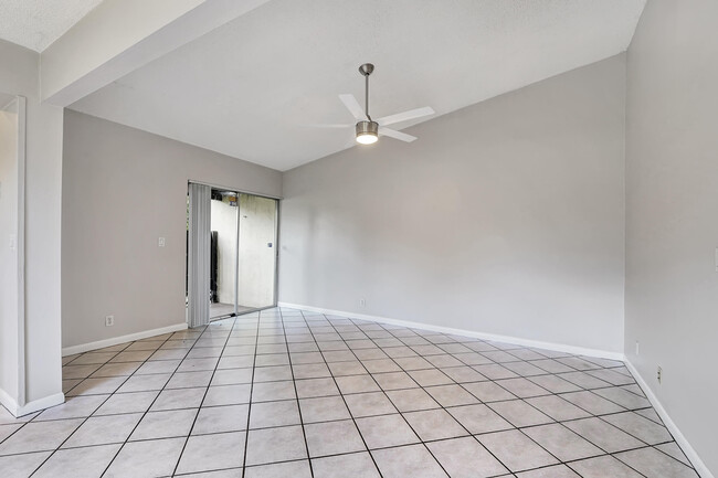 Building Photo - 5292 Bosque Ln