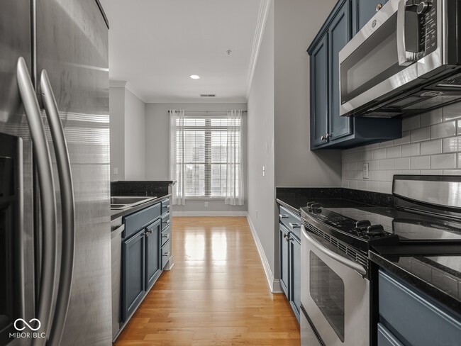 Building Photo - 450 E Ohio St