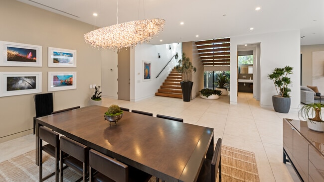 Building Photo - 623 N Edinburgh Ave