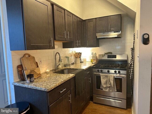 Building Photo - 275 Rochelle Ave