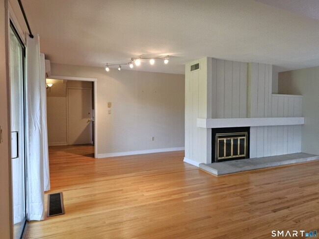Building Photo - 83 Mallard Dr