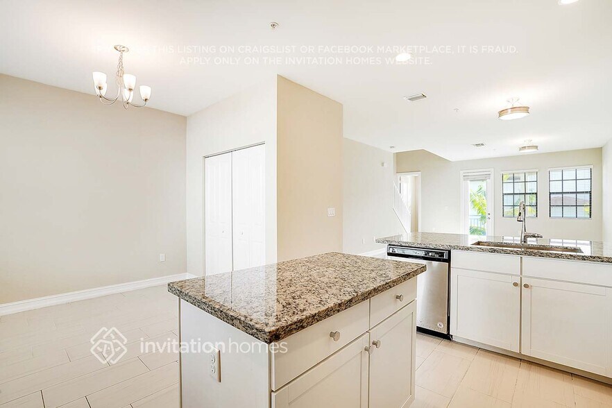 Building Photo - 11713 SW 13th Ct