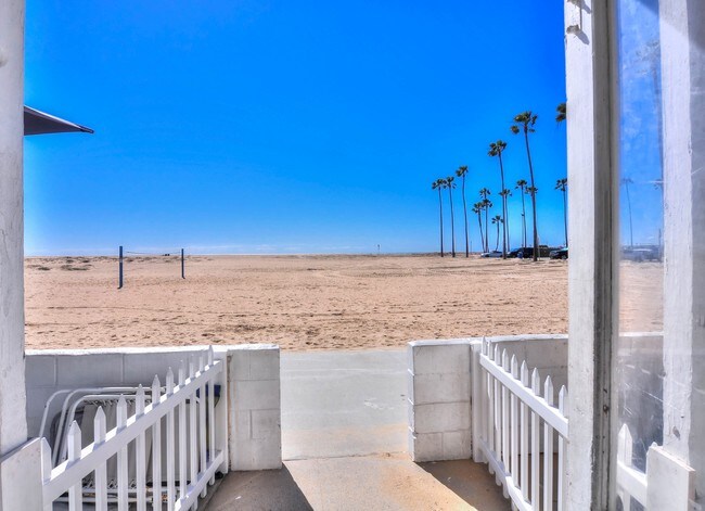 Building Photo - 1007 E Balboa Blvd