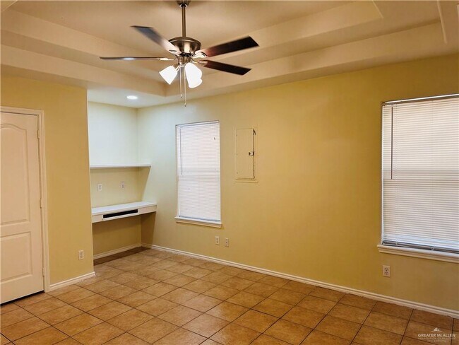 Building Photo - 13 West Dr