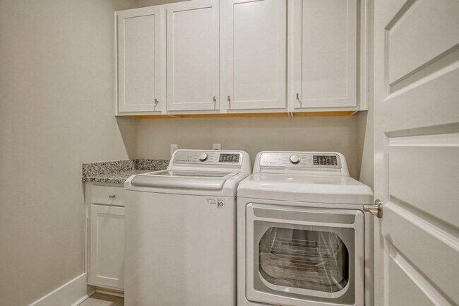 Building Photo - Refined Living in Midtown Nexton