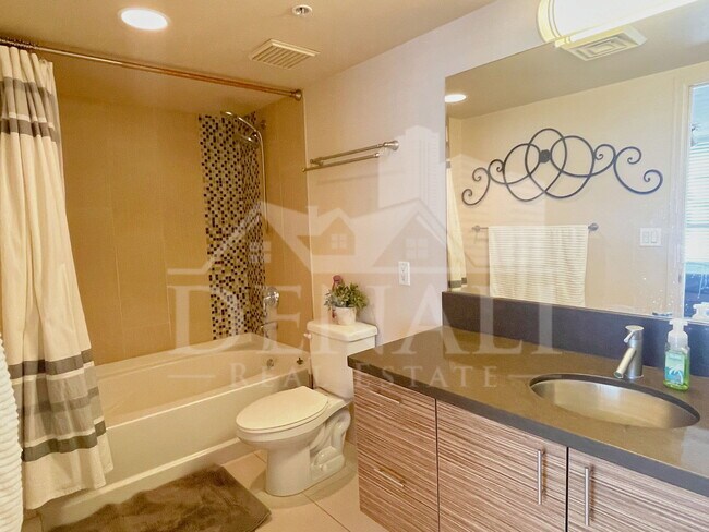 Building Photo - 535 W Thomas Rd