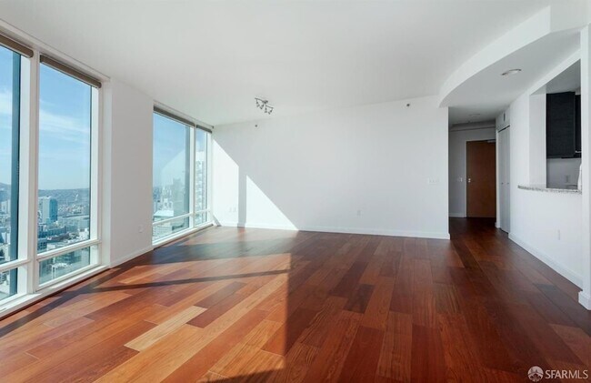 Building Photo - 425 1st St