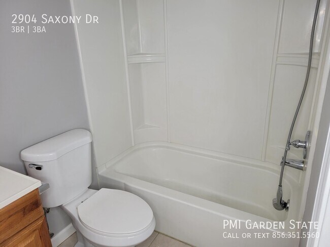 Building Photo - 2904 Saxony Dr