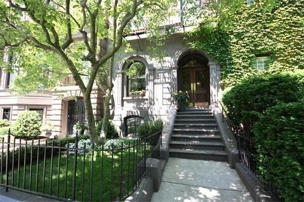 Building Photo - 124 Beacon St