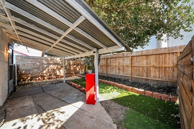 Building Photo - 2210 Detering St