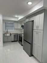 Building Photo - 9367 Fontainebleau Blvd