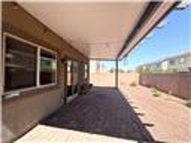 Building Photo - spacious 4 bedroom 2.5 bath home