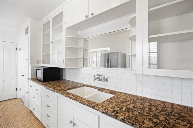 Building Photo - 610 Rathervue Pl