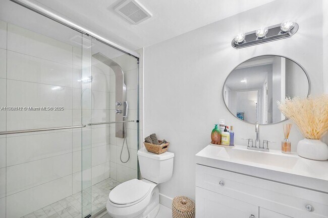 Building Photo - 241 W Park Dr