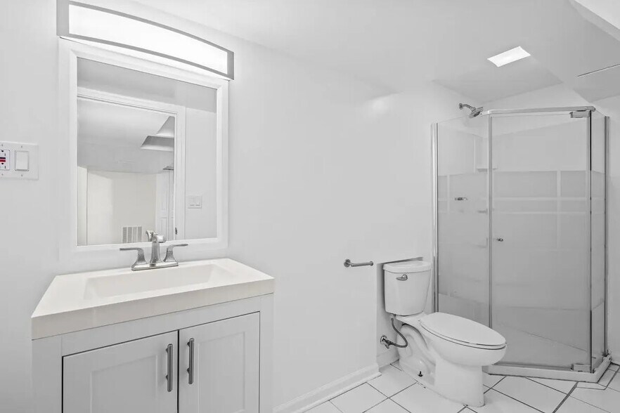 Building Photo - 2500 Green Bay Rd