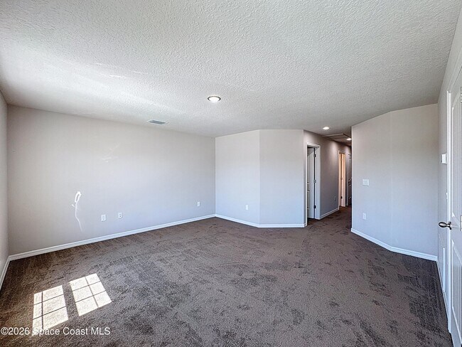 Building Photo - 520 L M Davey Ln