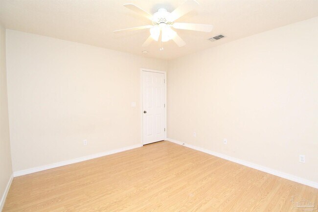 Building Photo - 4150 Oak Pointe Dr