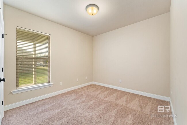 Building Photo - 782 Serpentine Dr
