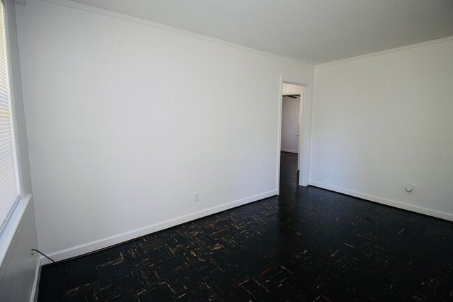 Building Photo - Updated Rosewood 2BR Duplex – Spacious, St...