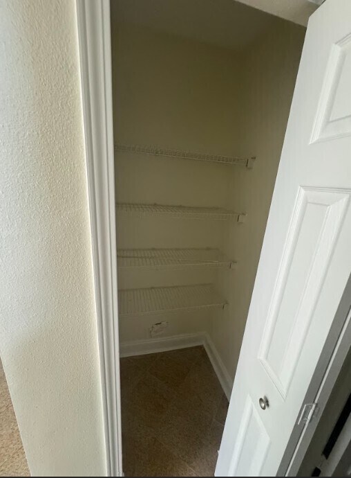 Building Photo - Spacious 3200+ sq. ft. home with large kit...