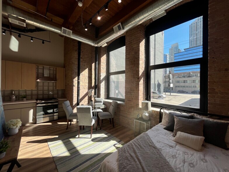 Building Photo - 151 W Ohio St