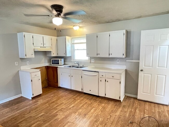 Building Photo - 10909 Leavenworth St