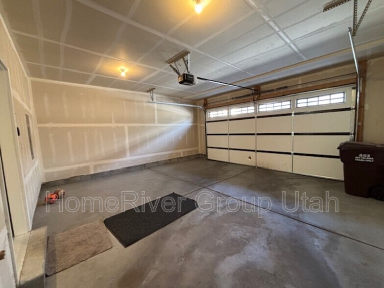 Building Photo - 276 E Sandy Sage Way
