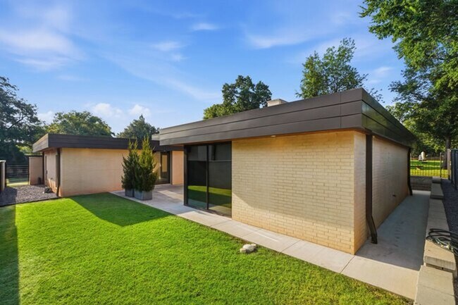 Building Photo - Experience contemporary luxury in this exceptional custom-built Midtown Tulsa residence, where so...
