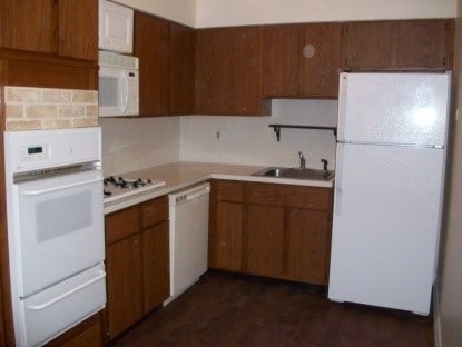 Kitchen - 1600 Church Rd