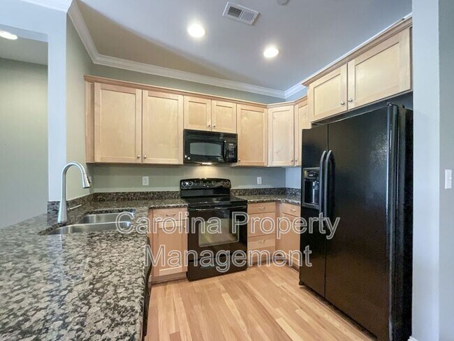 Building Photo - 518 Clarice Ave