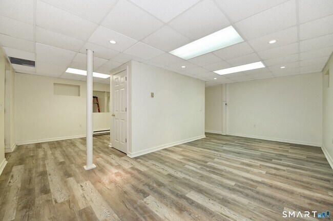 Building Photo - 5 Moody Ave