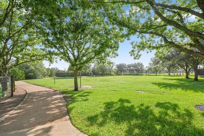 Building Photo - 17841 Park Valley Dr