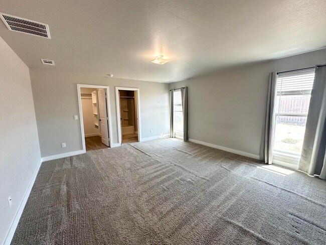 Building Photo - 6802 Stake Ave