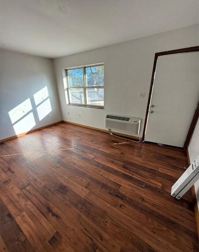 Building Photo - Jewell