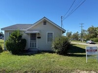 Building Photo - AMAZING LOCATION, Ranch Home Downtown Smit...