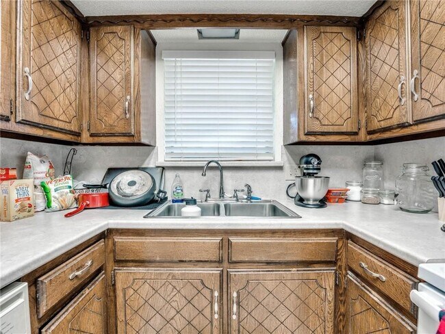 Building Photo - 9907 Mashburn Blvd