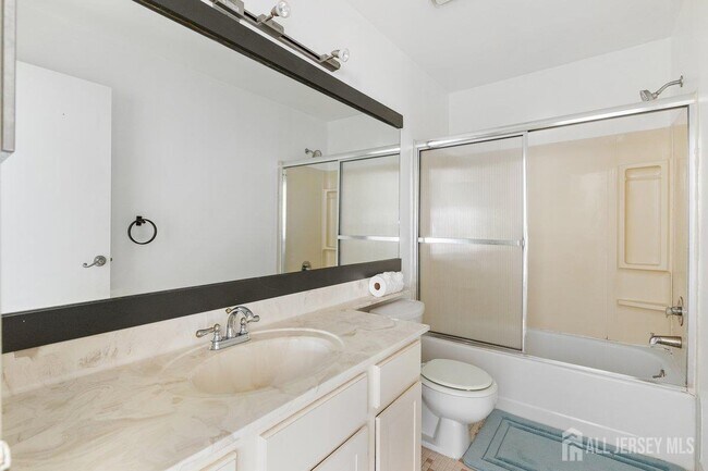 Building Photo - 5033 Beech Ct