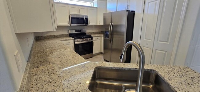 Building Photo - 15810 Sunny Day Dr